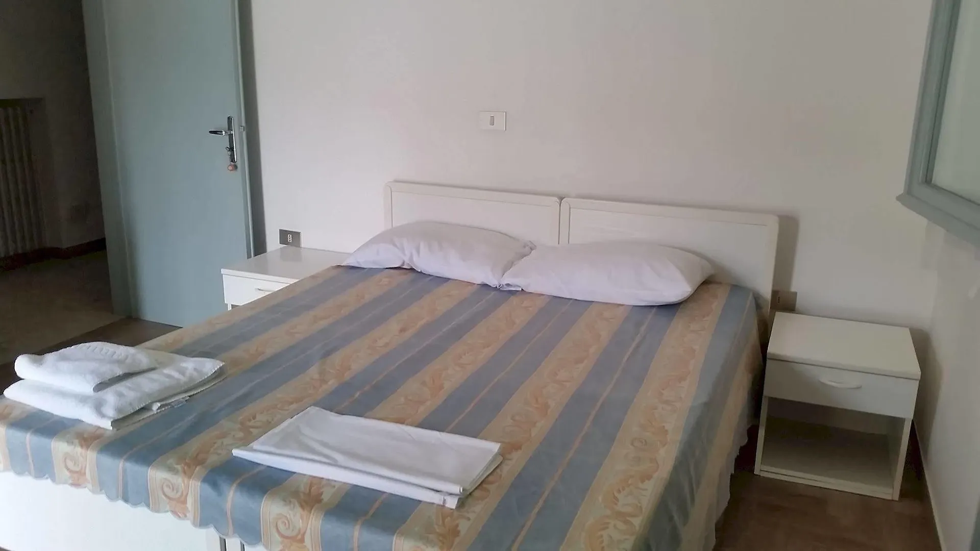 **  Elizabeth Hotel Italy